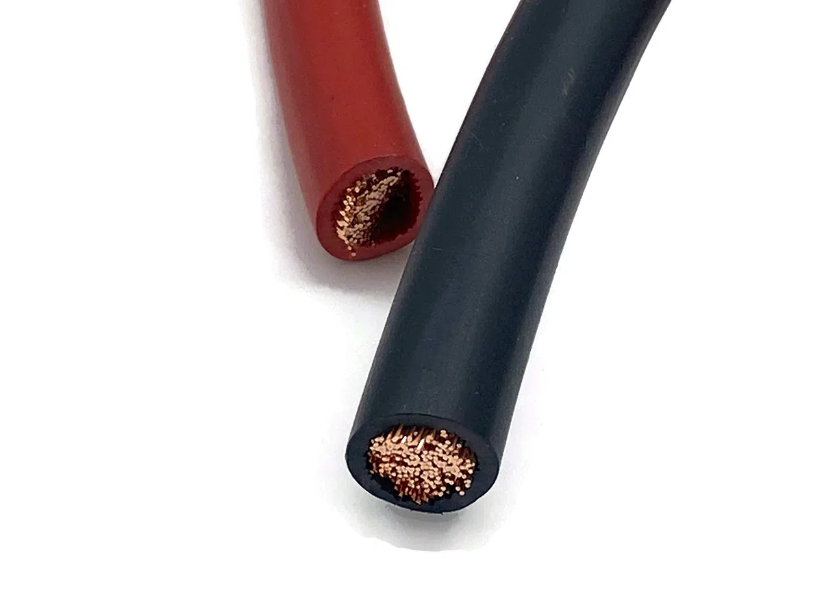 eXODA Set de cable de bateria 1m 50mm2 4x terminales de cable rojo negro rendimiento y flexibilidad duradero versátil para diversas aplicaciones.