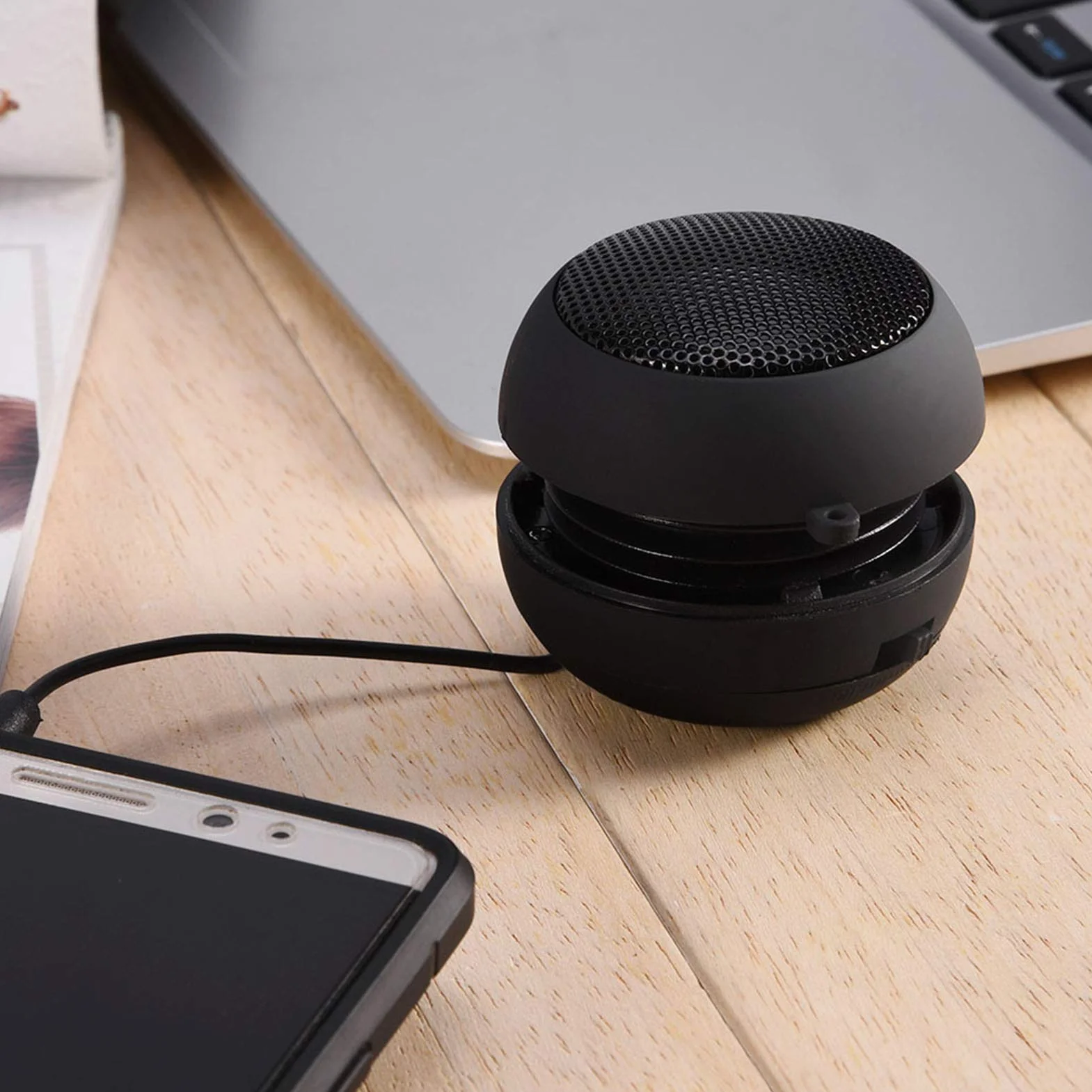 Mini Altavoz Porttil con Interfaz de Audio AUX de 3 altoparlante con Jack 5 Mm, Batera Recargable Incorporada, Diseo de Orificio Central, Equipado con Cable de Tragbare Line-In-Lautsprecher