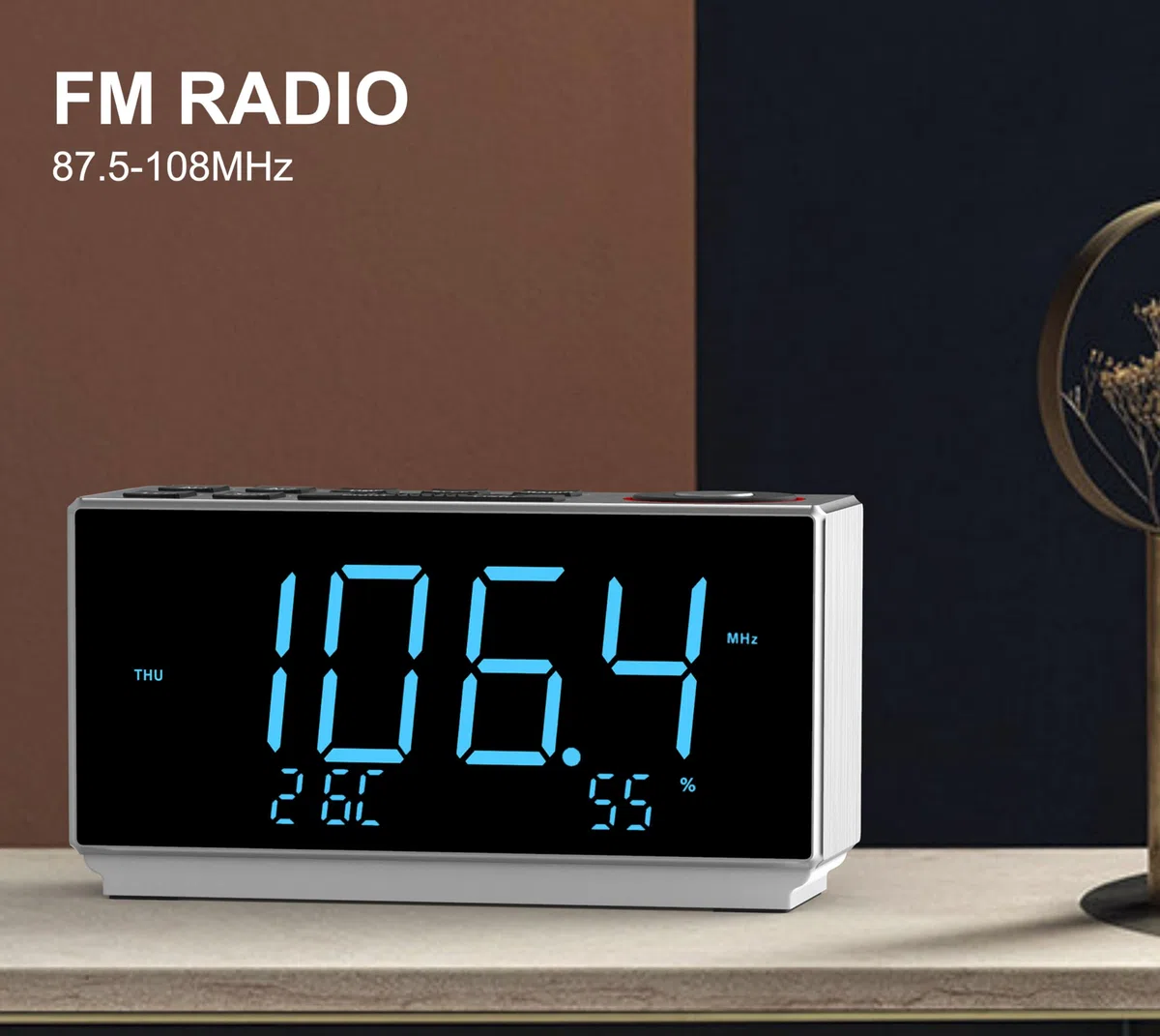 iTOMA Despertador con FM Radio, Carga USB Pantalla LED Azul Hielo de 1,8 Pulgadas, luz Nocturna, Doble Alarma, Siesta, Control de Atenuación, Reloj Electrónico de Oficina Junto a la Cama CKS508