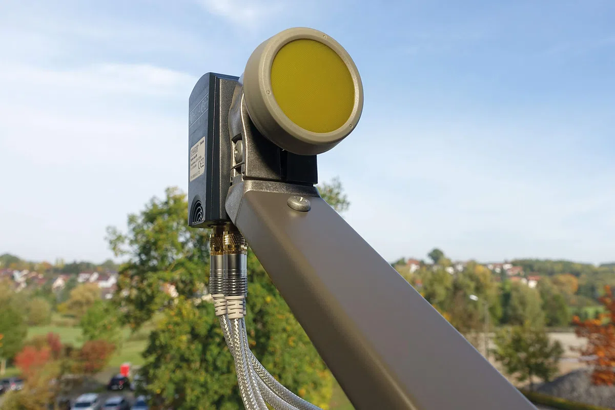 SCHWAIGER 371 Quad LNB Low Noise Blockconverter Sun Protect Tapa LNB Digital Resistente al Calor Accesorios para Antenas parabólicas protección contra la Intemperie contactos Dorados Antracita