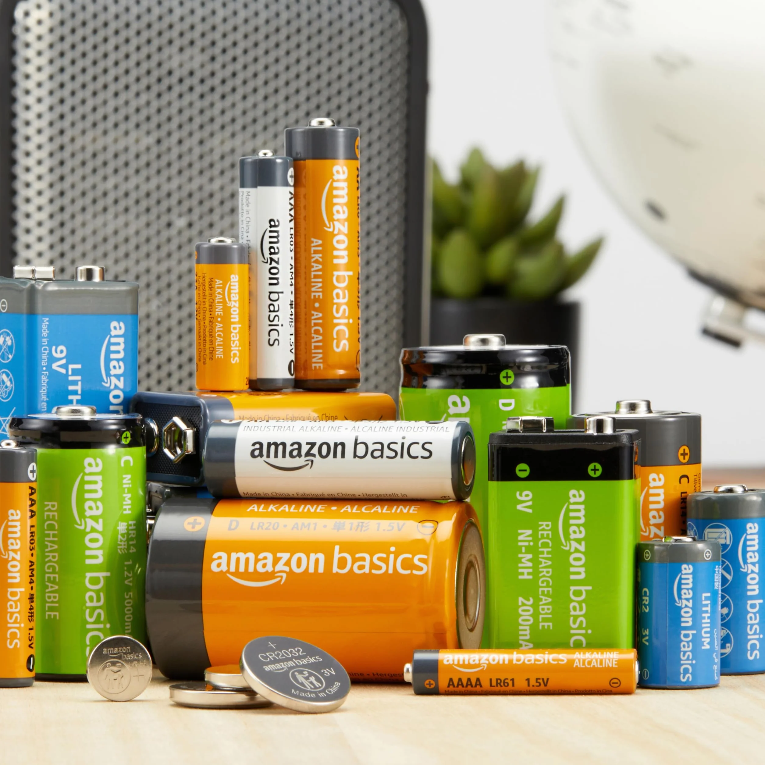 Amazon Basics - Paquete de 4 pilas recargables de 9 V NiMH, 200 mAh, recargables hasta 1000 veces, precargadas