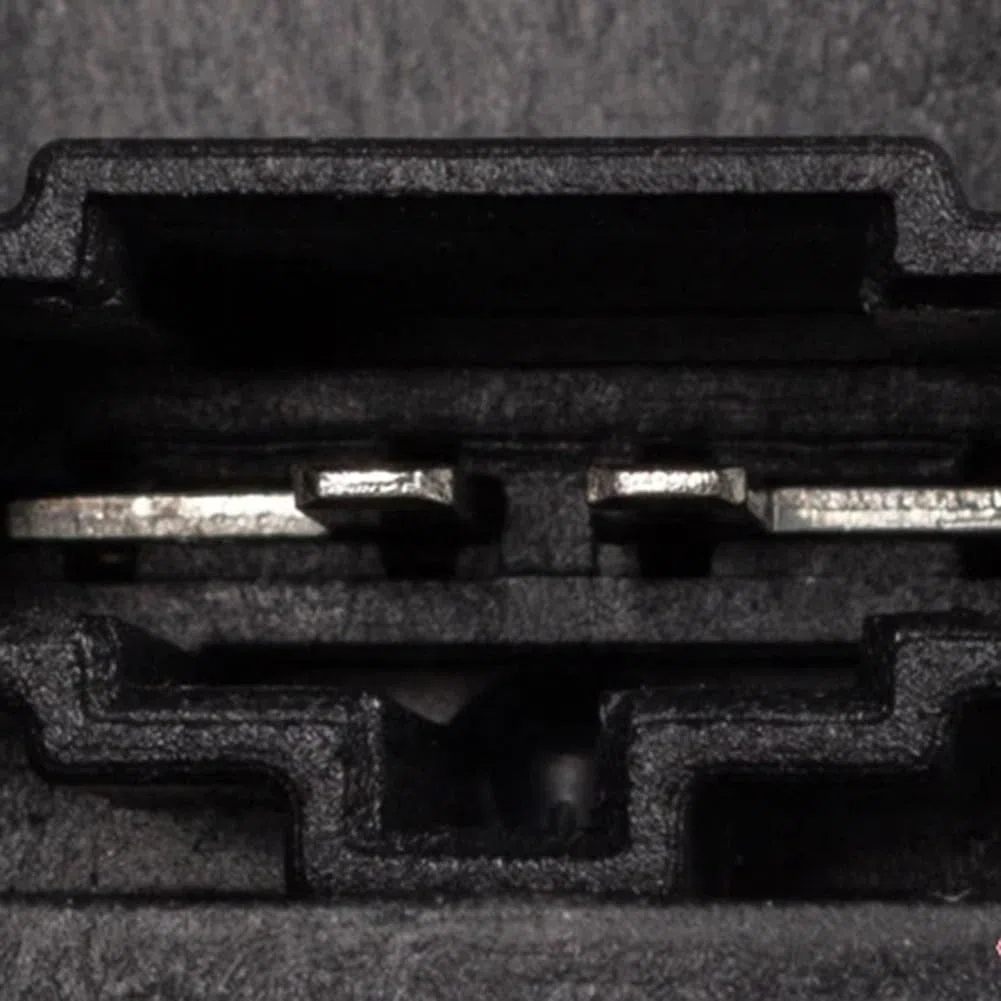 Altavoces de Graves y Rango Medio para Puerta Delantera Audi A4 (2008-2016) y Audi A5 (2008-2017). Pieza Original 8T0035415A. Fabricados en ABS Negro