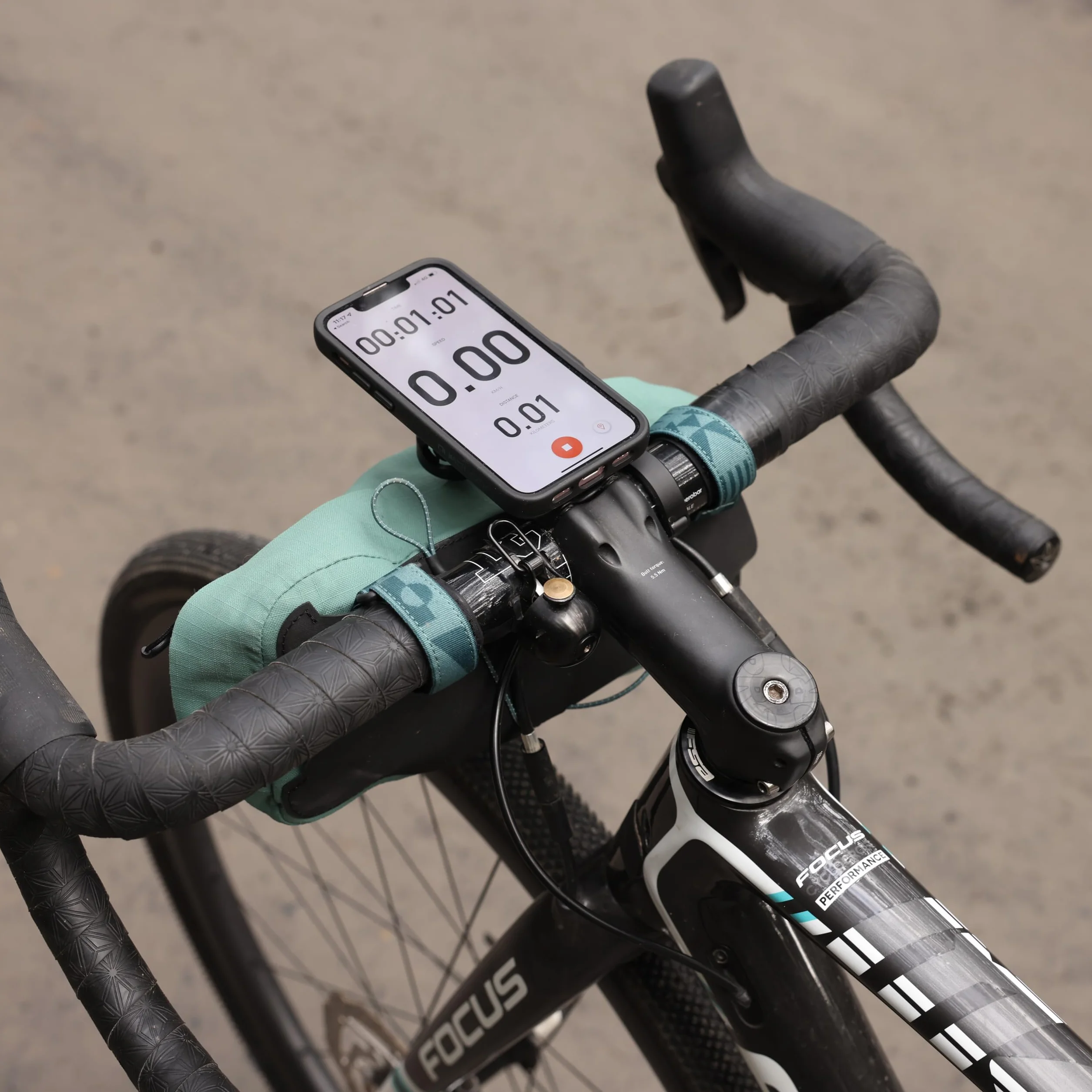 QUAD LOCK Soporte Frontal Pro (V2) de Teléfono para Manillar de Bicicleta Compatible con iPhone Galaxy Pixel y Adaptador Universal