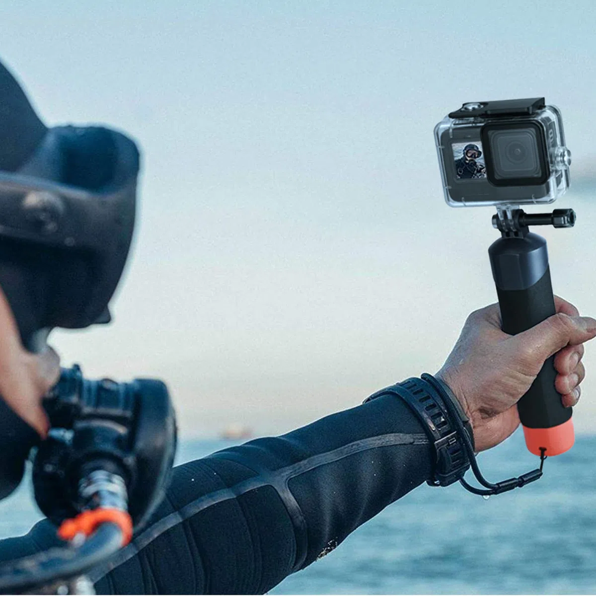 Empuñadura Flotante para GoPro, Palo Impermeable + Mini trípode (Juego de accesorios) Compatible con GoPro Hero 13/12/11/10/9/8/7/6/Max, DJI Osmo Action, AKASO, WOLFANG y otras cámaras de acció